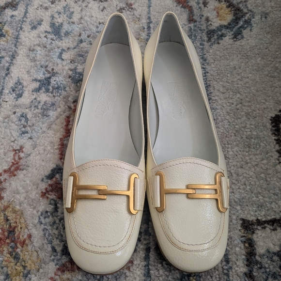 Salvatore Ferragamo Shoes - Salvatore Ferragamo Off White Flats With Gold Buckle Detail - 9B